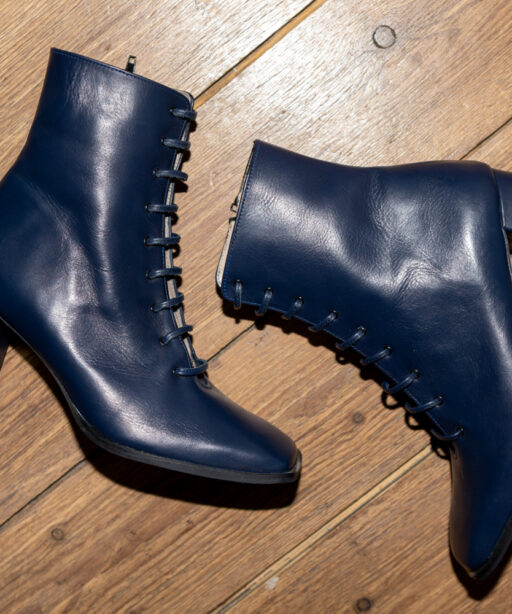 navy blue boots